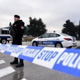 "L'homme a activé l'engin explosif de grande puissance en entrant dans l'immeuble du tribunal, et il est mort sur le coup. Il y a aussi cinq personnes blessées qui ont été hospitalisées", a déclaré à la presse le chef de la police criminelle monté...